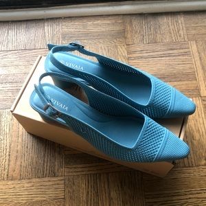 Vivaia Leah 2.0 Pumps in Smoky Blue | NWT + box